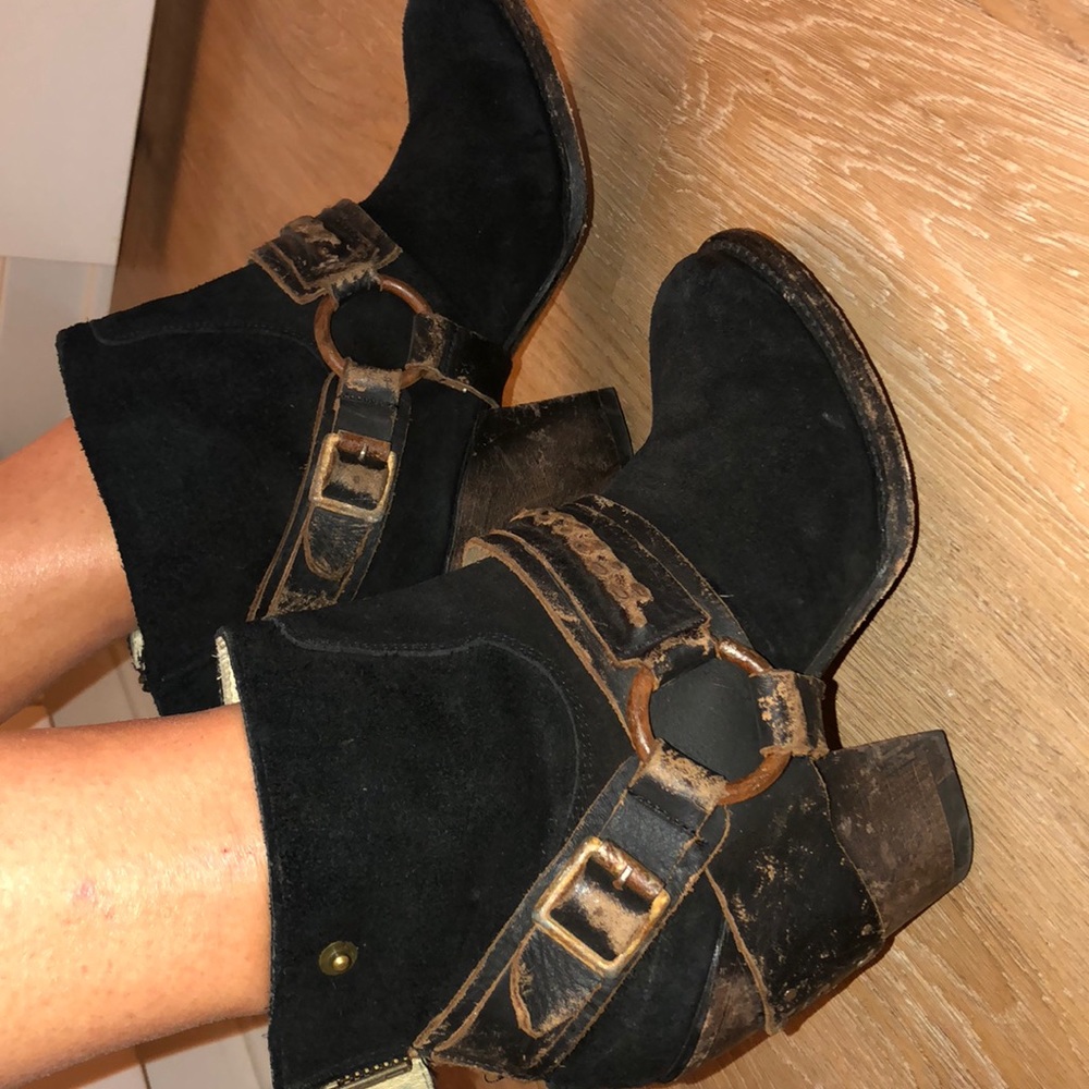 FREEBIRD  🦅Leather Booties.